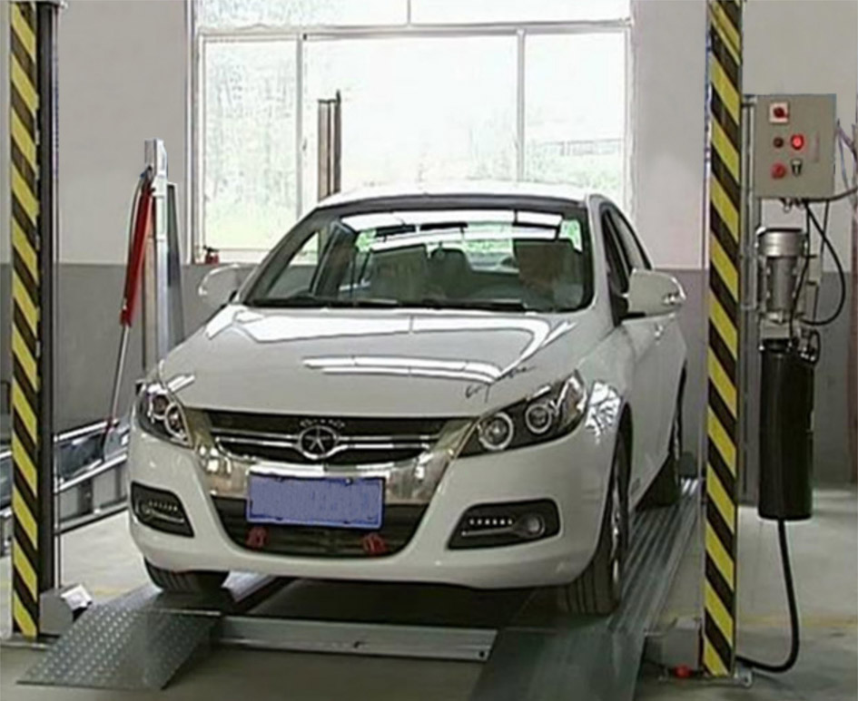 甘肅蘭州四柱簡易升降立體車庫設(shè)備03.jpg